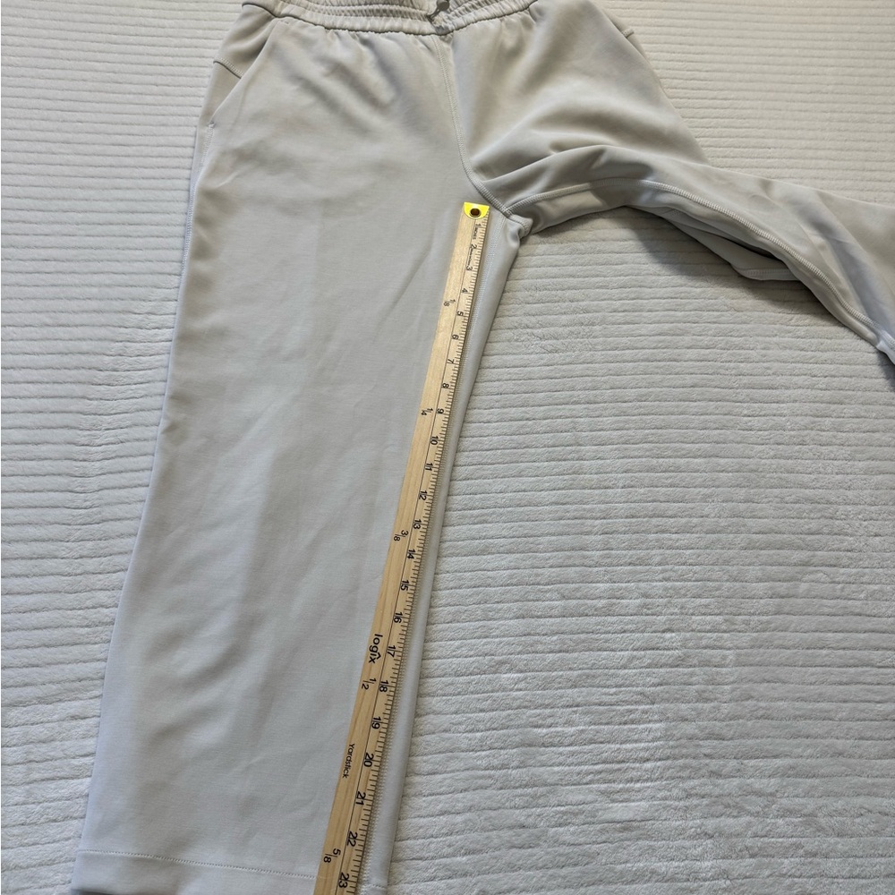 lululemon athletica Cropped Straight-Leg Pants in Off-White - Picture 11 of 11